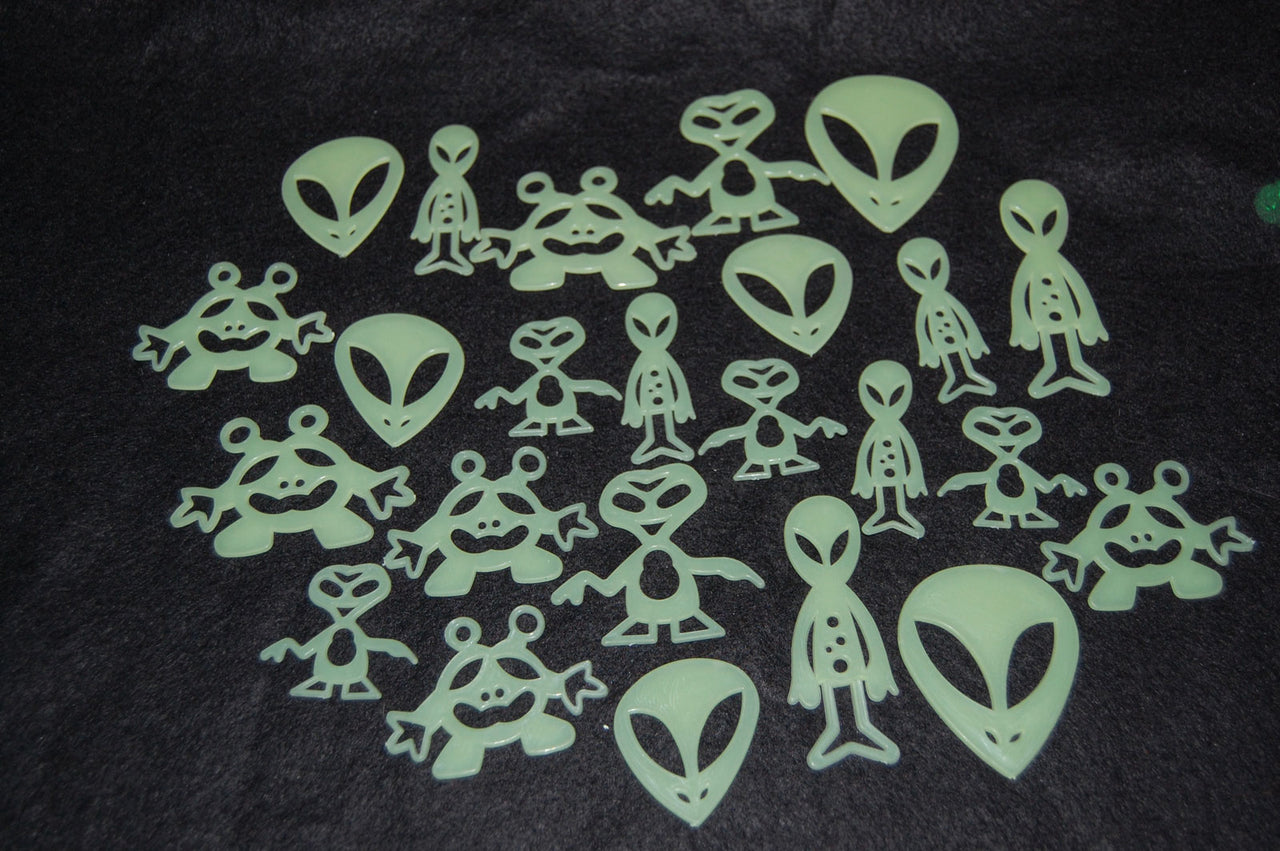 24 Piece Glow in the Dark Aliens Wall Ceiling Decor