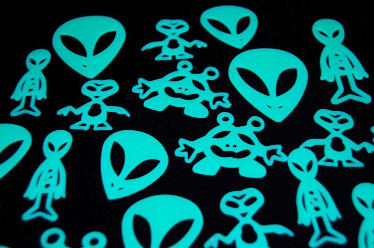 24 Piece Glow in the Dark Aliens Wall Ceiling Decor