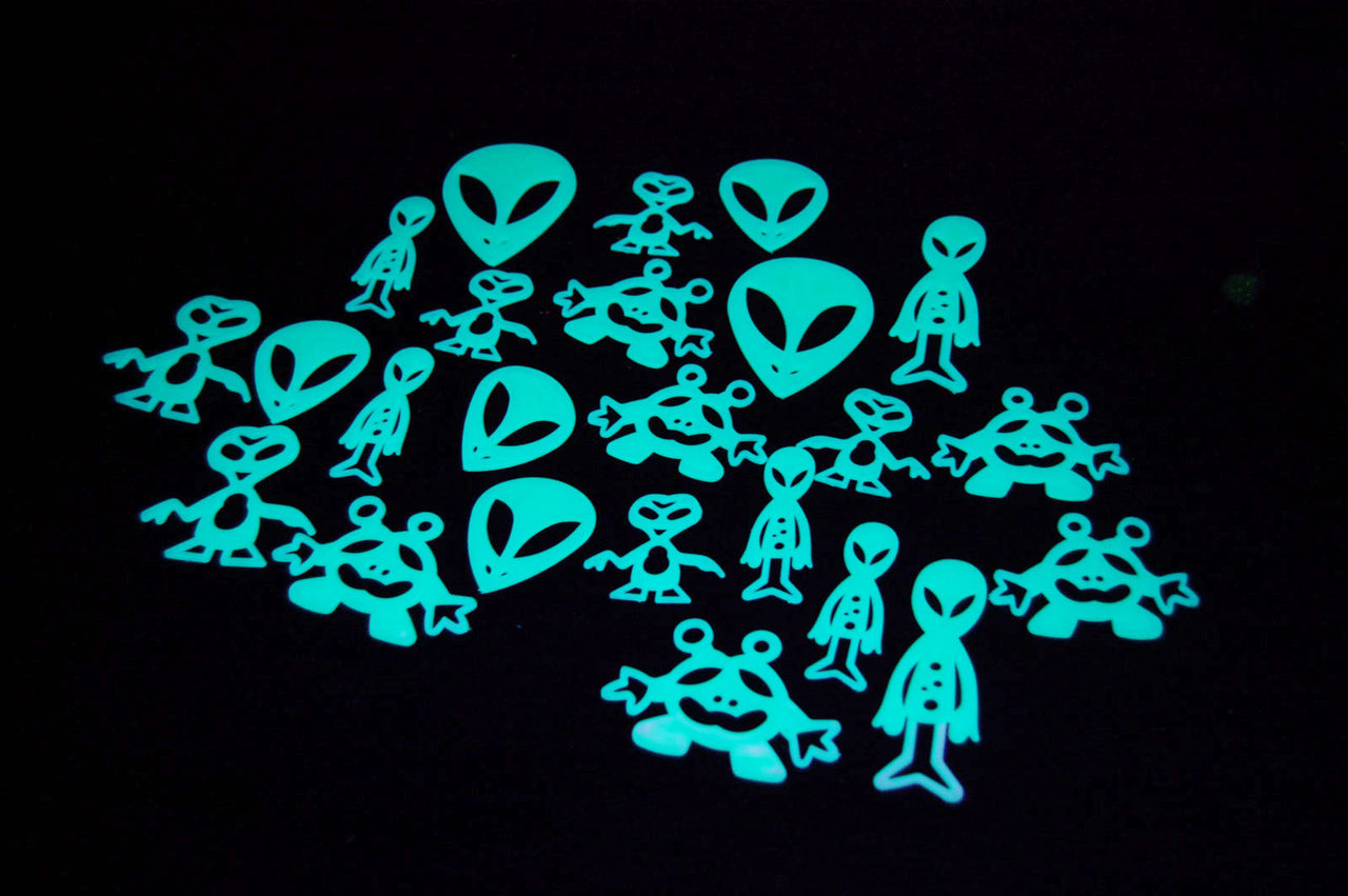 24 Piece Glow in the Dark Aliens Wall Ceiling Decor